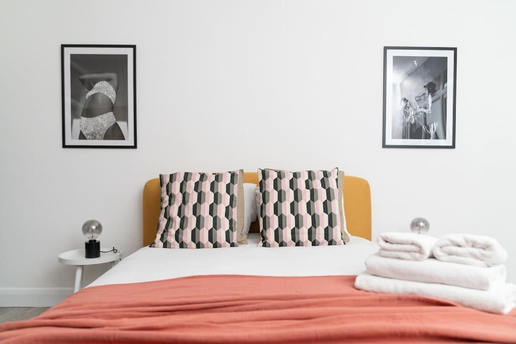 Two Bedroom By Buonomo Short Lets & Serviced In Balham With Balcony Londen