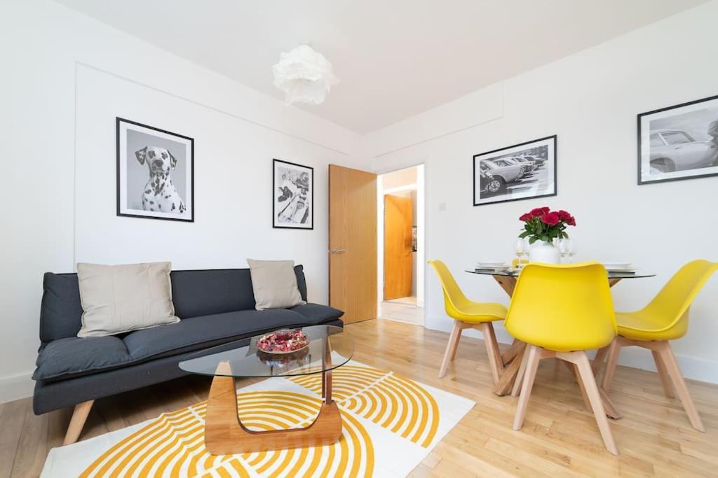 Appartement Two Bedroom By Buonomo Short Lets & Serviced In Balham With Balcony Londen